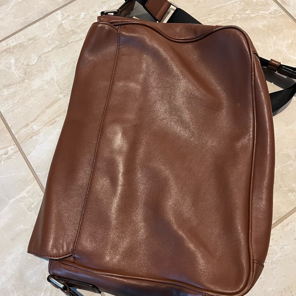 Michael Kors Men’s Leather Messenger Bag - Picture 3 of 7